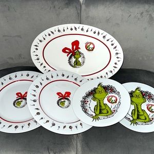 The Grinch dinnerware set